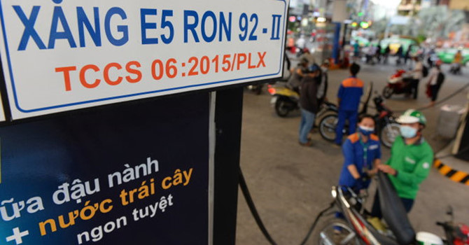 Tiếp tục giữ bình ổn giá xăng dầu